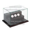 野球の記念ボール展示用としてご依頼を頂きました「ガラスカバー方式／雛壇コレクションケース（ボールケース）」の製作販売実例です。