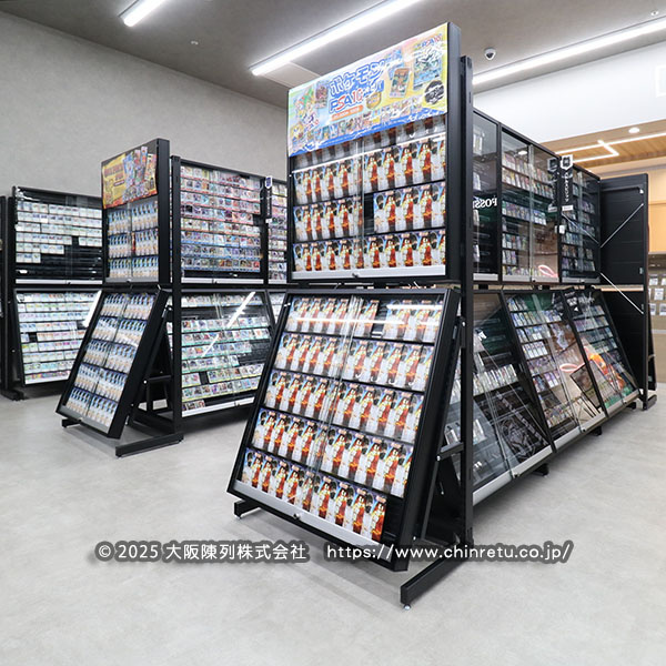 �g���[�f�B���O�J�[�h�V���b�v�l���^�g���J�P�[�X�̔[�i�����ʐ^1