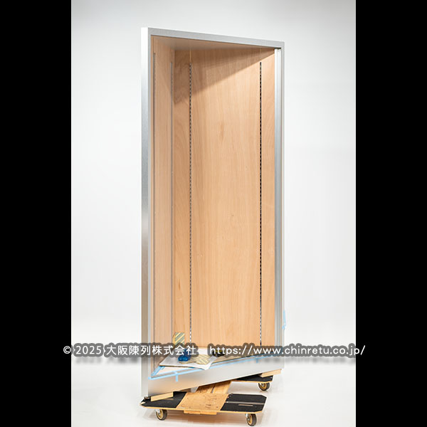 �R�[�i�[�ݒu�p�^�O�p�`��R���N�V�����P�[�X�^���쒆�̎ʐ^