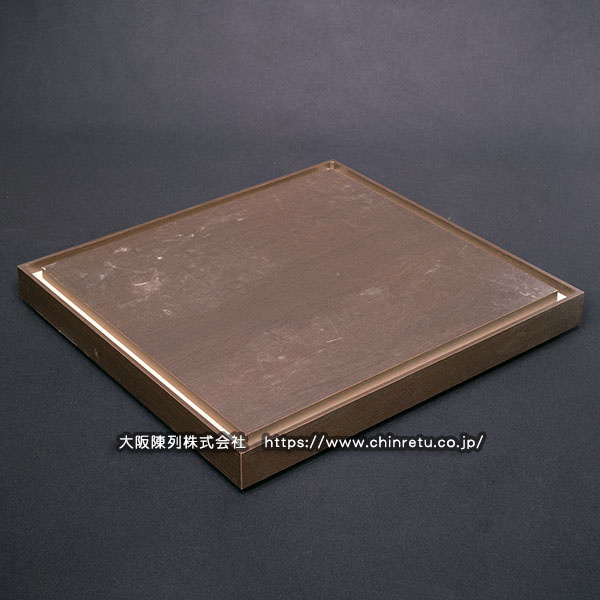 �e�[�u���^�^���z�͌^�W���p�P�[�X�i���z�͌^�P�[�X�j�𐻍쒆