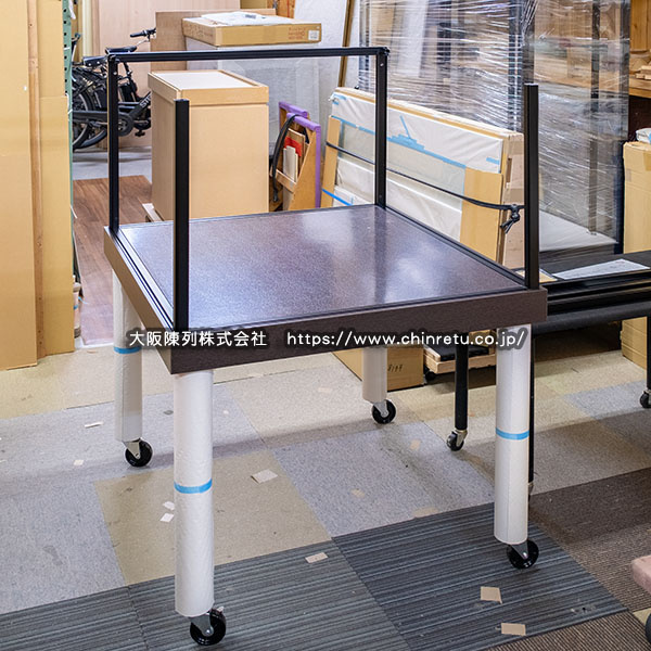 �e�[�u���^�^���z�͌^�W���p�P�[�X�i���z�͌^�P�[�X�j�𐻍쒆