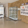 学校法人様からご依頼を頂いた「トロフィー／盾／賞状展示用ショーケース（トロフィーケース）」の製作販売実例です。